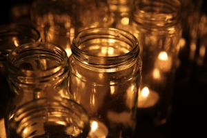Buying Candle Jars Wholesale: MOQs, Pallet Pricing, and Luxury Glass for UK Candle Brands